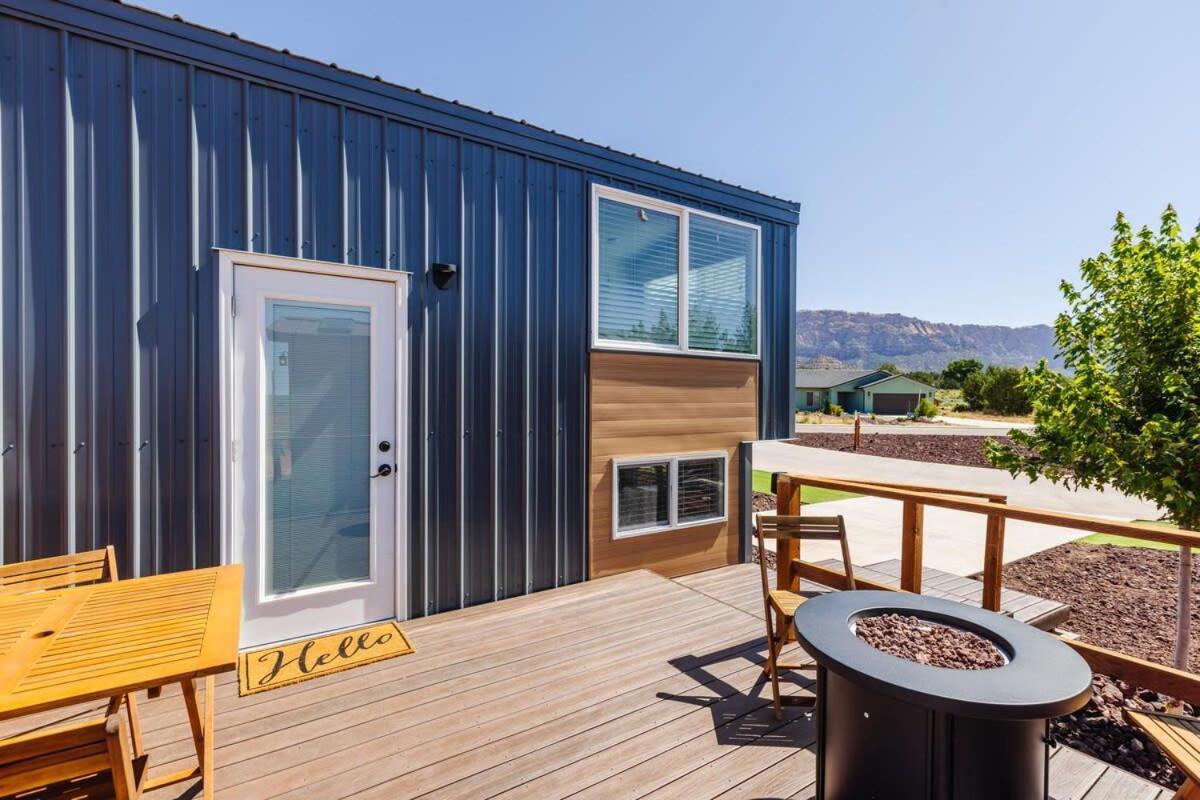 Modern Home With Private Hot Tub Apple Valley Exterior photo